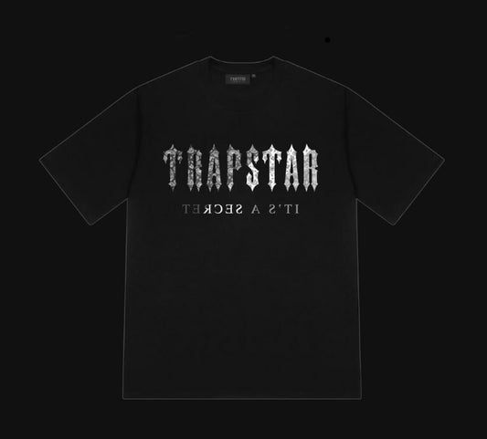 Trapstar Decoded Paisley
Monochrome Edition TEE Black